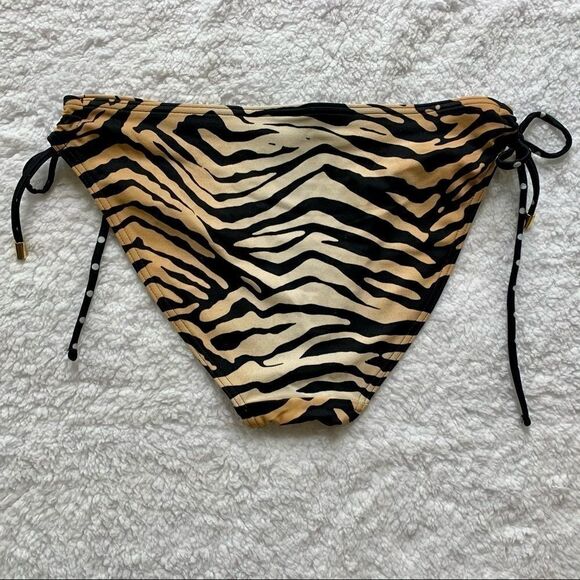 Victoria’s Secret Bikini Bottoms - Picture 13 of 14